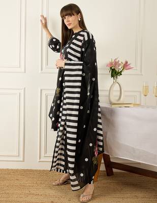 Black pure cotton printed kurta trouser dupatta set 4