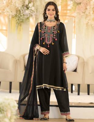 Black organza embroidered kurta trouser dupatta set 3