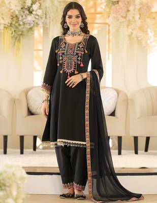 Black organza embroidered kurta trouser dupatta set 4