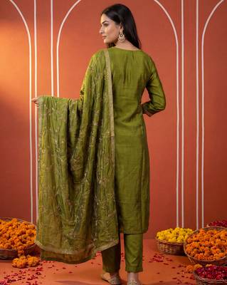 Green silk blend embroidered kurta trouser dupatta set 2
