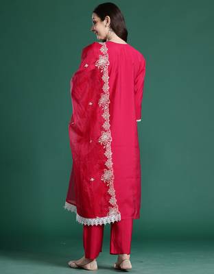 Pink silk blend embroidered kurta trouser dupatta set 3