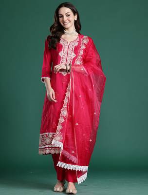 Pink silk blend embroidered kurta trouser dupatta set 4