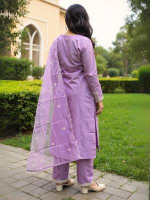 Lavender silk blend embroidered kurta trouser dupatta set 3