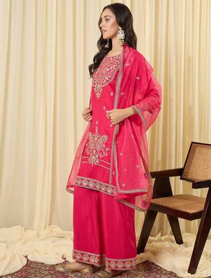 Pink silk blend embroidered kurta trouser dupatta set 3