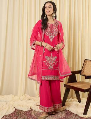 Pink silk blend embroidered kurta trouser dupatta set 4