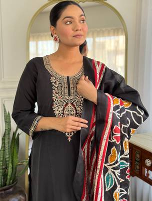 Black silk blend embroidered kurta trouser dupatta set 2