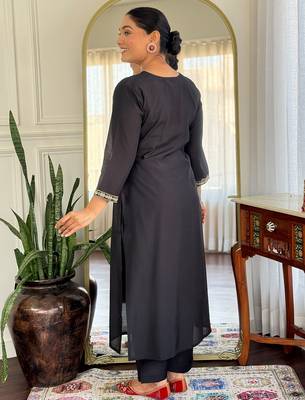 Black silk blend embroidered kurta trouser dupatta set 3