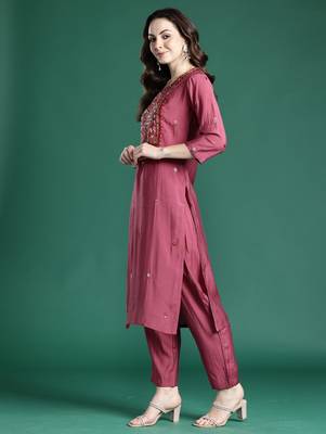 Pink silk blend embroidered kurta trouser dupatta set 3