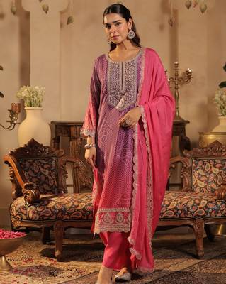 Pink silk blend embroidered kurta trouser dupatta set 3