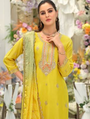 Yellow silk blend embroidered kurta trouser dupatta set 4