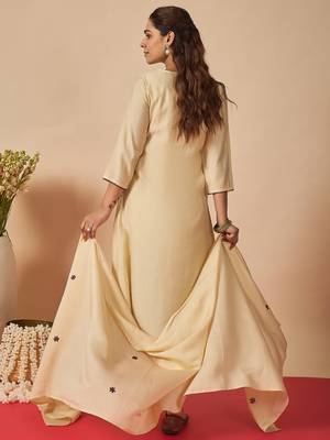 Cream silk blend embroidered kurta trouser dupatta set 2