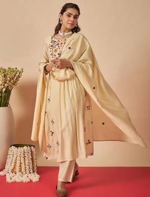 Cream silk blend embroidered kurta trouser dupatta set 4