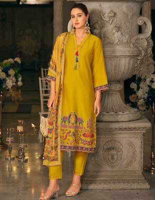 Yellow silk blend embroidered kurta trouser dupatta set 4