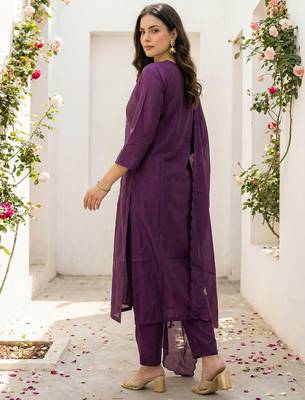 Burgundy silk blend embroidered kurta trouser dupatta set 3