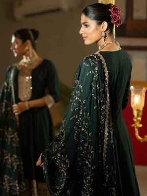 Green silk blend embroidered kurta trouser dupatta set 3