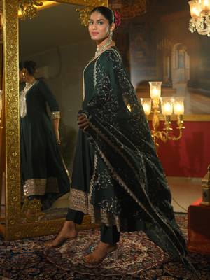 Green silk blend embroidered kurta trouser dupatta set 4