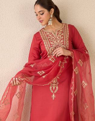 Red silk blend embroidered kurta trouser dupatta set 1