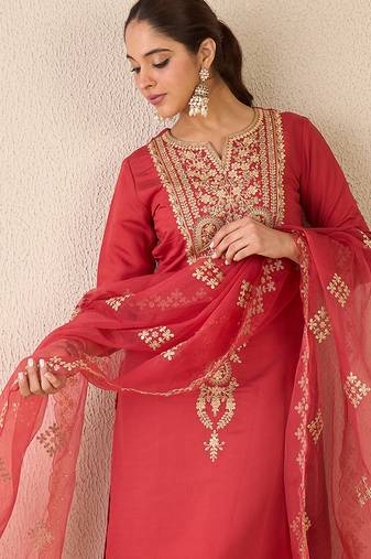 Red silk blend embroidered kurta trouser dupatta set