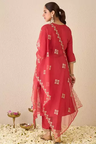 Red silk blend embroidered kurta trouser dupatta set