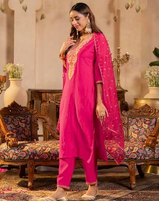 Pink liva embroidered kurta trouser dupatta set 3