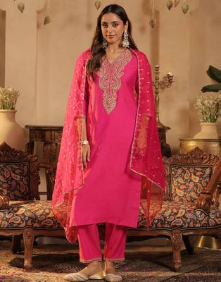 Pink liva embroidered kurta trouser dupatta set 4
