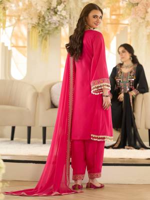 Pink organza embroidered kurta trouser dupatta set 2