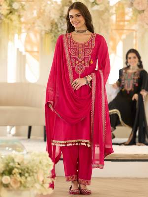 Pink organza embroidered kurta trouser dupatta set 3