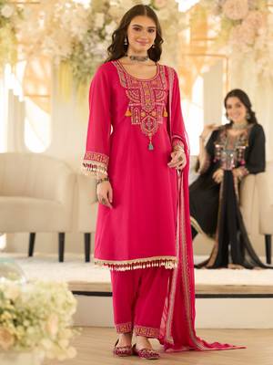 Pink organza embroidered kurta trouser dupatta set 4