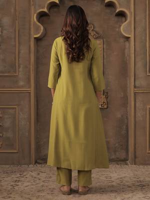 Green silk blend embroidered kurta trouser dupatta set 2