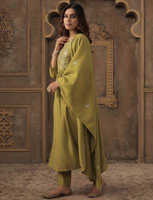 Green silk blend embroidered kurta trouser dupatta set 3
