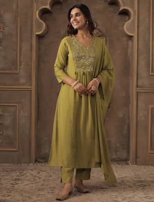 Green silk blend embroidered kurta trouser dupatta set 4