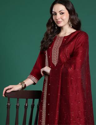 Maroon silk blend embroidered kurta trouser dupatta set 1
