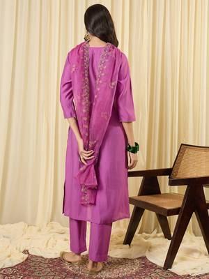 Lavender silk blend embroidered kurta trouser dupatta set 2