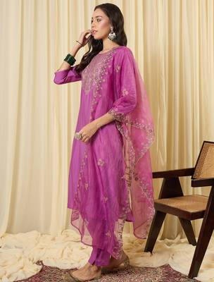 Lavender silk blend embroidered kurta trouser dupatta set 3