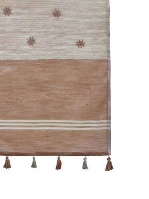 beige floral embroidered sequinned saree with unstitched blouse piece 5