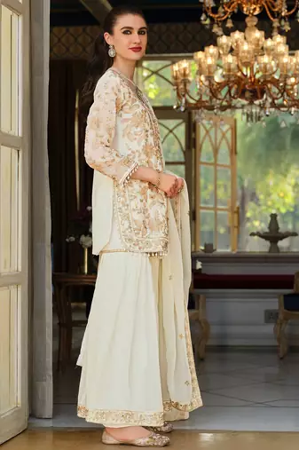 White silk blend embroidered kurta trouser dupatta set