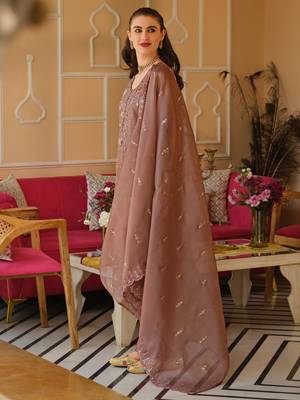 Mauve silk blend embroidered kurta trouser dupatta set 3