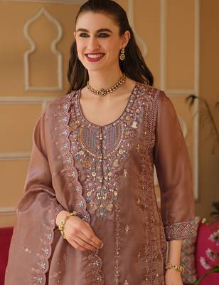 Mauve silk blend embroidered kurta trouser dupatta set 4