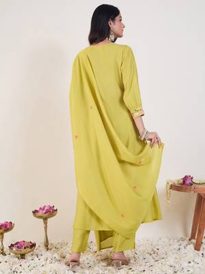Green silk blend embroidered kurta trouser dupatta set 3