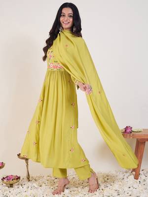 Green silk blend embroidered kurta trouser dupatta set 4