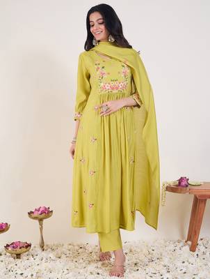Green silk blend embroidered kurta trouser dupatta set 1