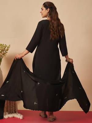 Black silk blend embroidered kurta trouser dupatta set 2