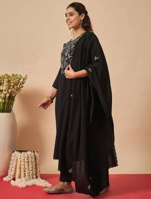 Black silk blend embroidered kurta trouser dupatta set 3