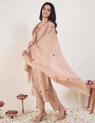 Beige silk blend embroidered kurta trouser dupatta set 2