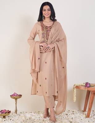 Beige silk blend embroidered kurta trouser dupatta set 3