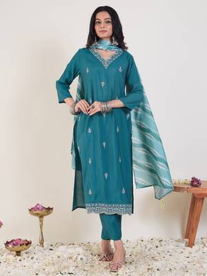 Teal silk blend embroidered kurta trouser dupatta set 4