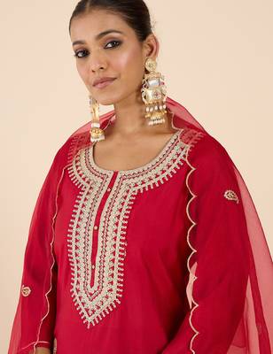 Pink silk blend embroidered kurta trouser dupatta set 2