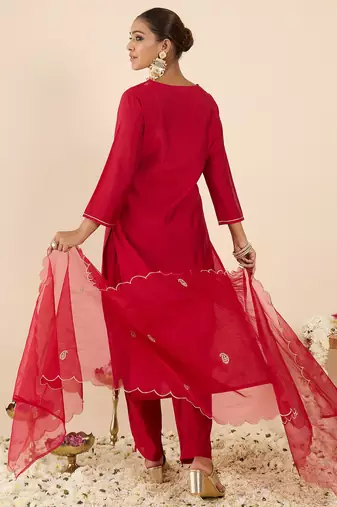 Pink silk blend embroidered kurta trouser dupatta set