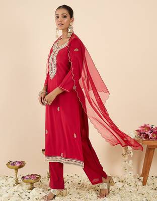 Pink silk blend embroidered kurta trouser dupatta set 4