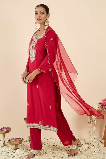 Pink silk blend embroidered kurta trouser dupatta set